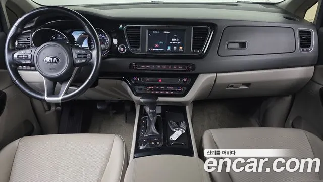 Kia Carnival 2017 thumb 9