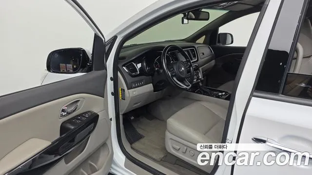 Kia Carnival 2017 thumb 7