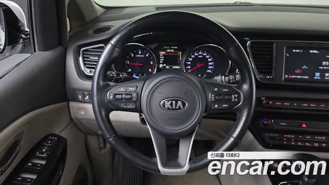 Kia Carnival 2017 thumb 6