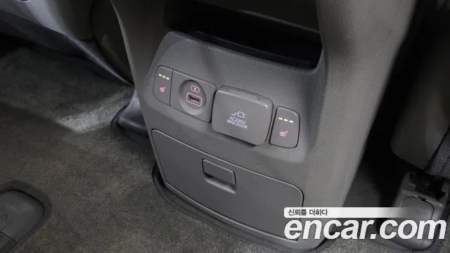 Kia Carnival 2017 thumb 2