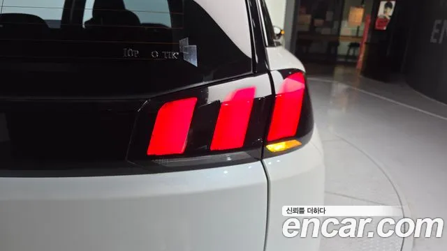 Peugeot 5008 2018 thumb 4