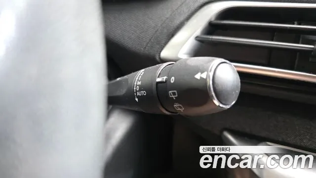 Peugeot 5008 2018 thumb 11