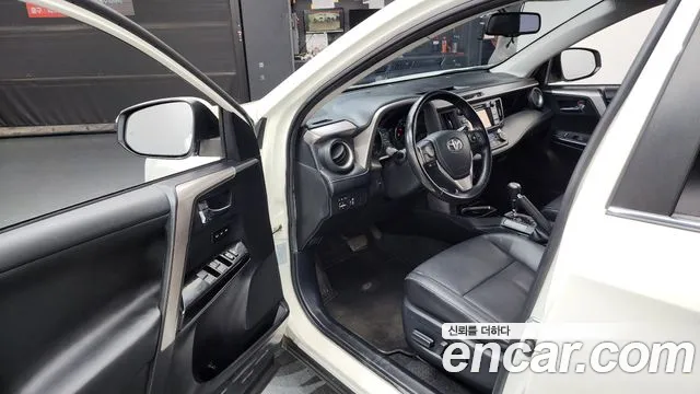 Toyota RAV4 2018 thumb 2