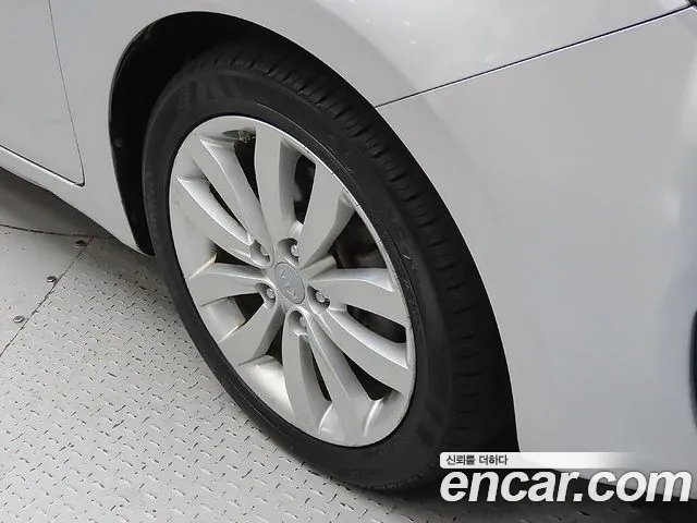 Kia Carens 2013 thumb 5