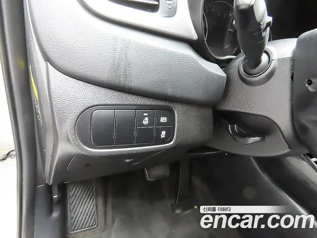 Kia Carens 2013 thumb 10