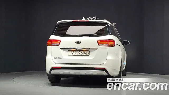 Kia Carnival 2017 thumb 10
