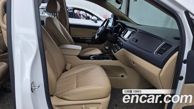 Kia Carnival 2017 thumb 8