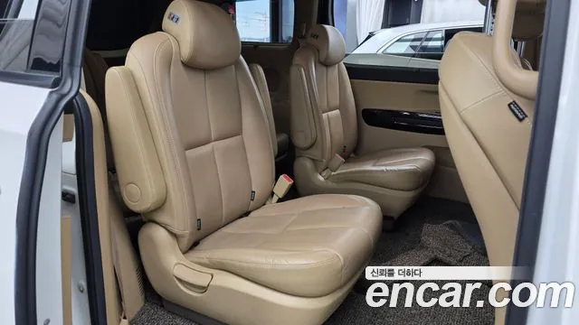 Kia Carnival 2017 thumb 6
