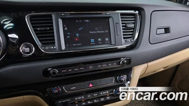 Kia Carnival 2017 thumb 2