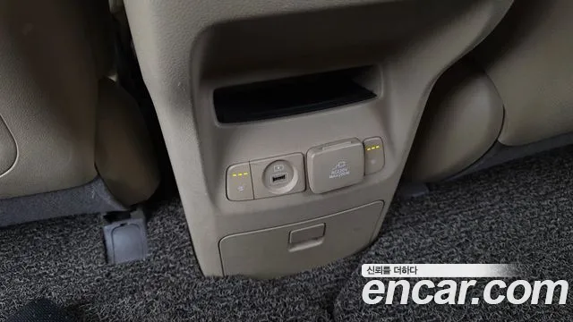 Kia Carnival 2017 thumb 5