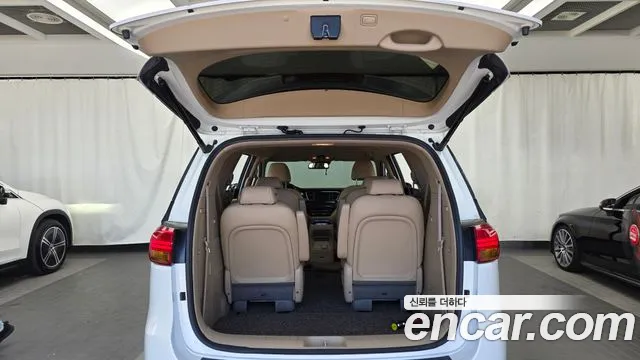 Kia Carnival 2017 thumb 12