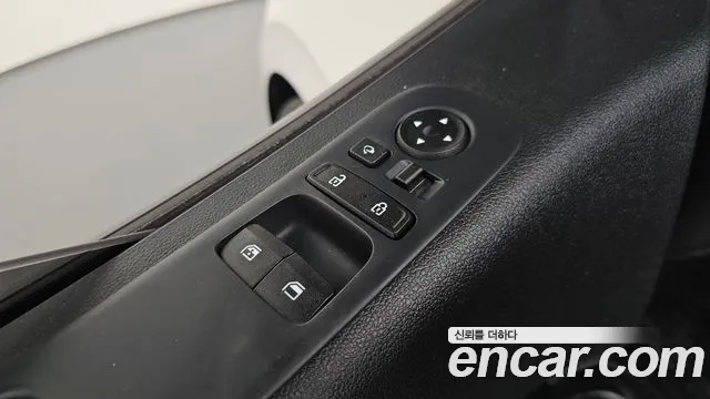 Hyundai Staria 2023 thumb 7
