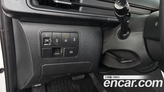 Hyundai Staria 2023 thumb 2