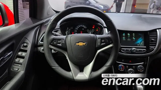 Chevrolet Tracker 2017 thumb 2