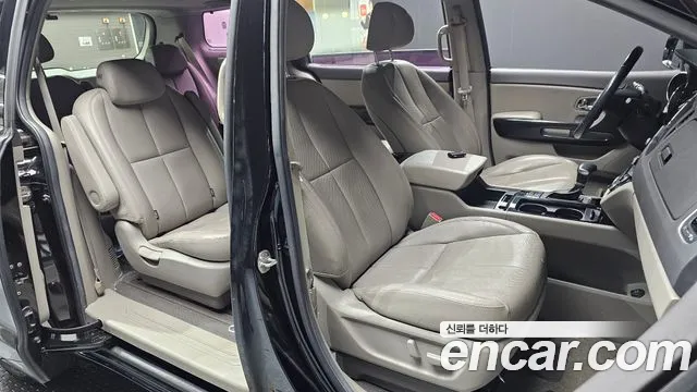 Kia Carnival 2017 thumb 6