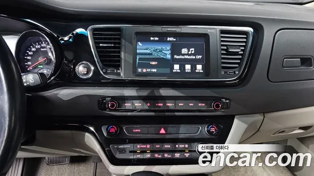 Kia Carnival 2017 thumb 5