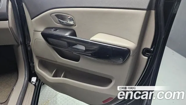 Kia Carnival 2017 thumb 3