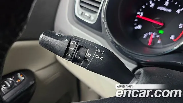 Kia Carnival 2017 thumb 10