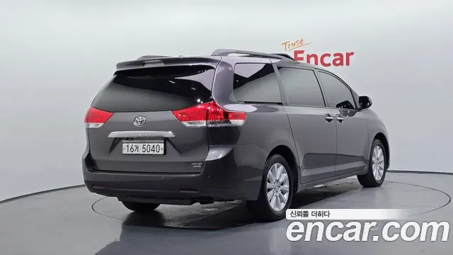 Toyota Sienna 2013 thumb 6