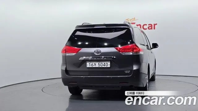 Toyota Sienna 2013 thumb 4