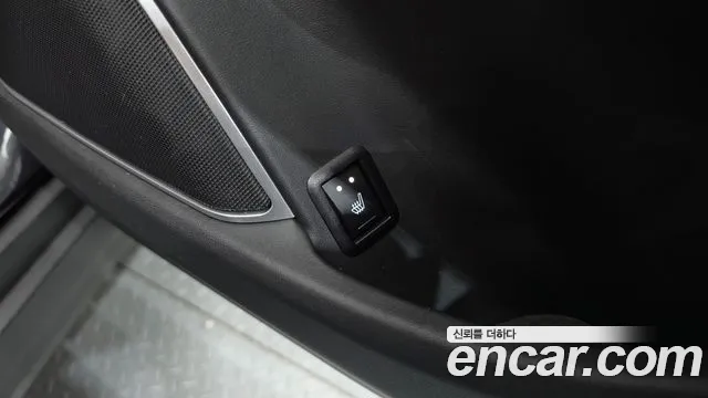 Maserati Levante 2018 thumb 8