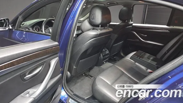 BMW 5 серии 2016 thumb 4