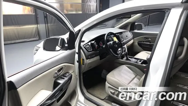 Kia Carnival 2015 thumb 6