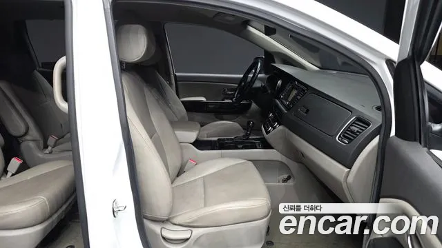 Kia Carnival 2015 thumb 7