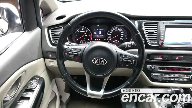 Kia Carnival 2015 thumb 2