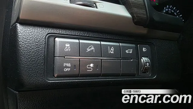 KG_Mobility_Ssangyong Rexton 2017 thumb 4
