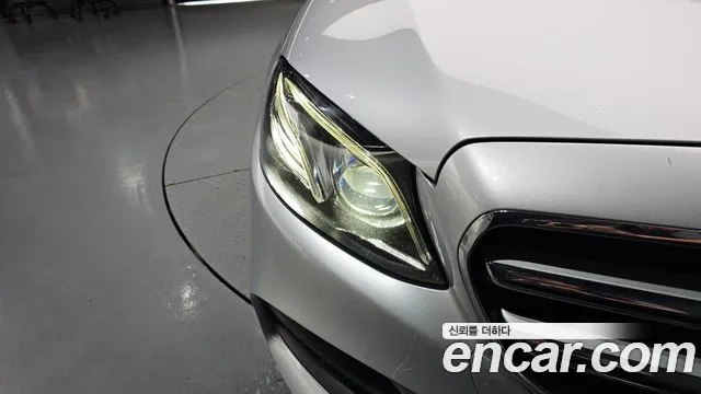 Mercedes-Benz E-Class 2018 thumb 3