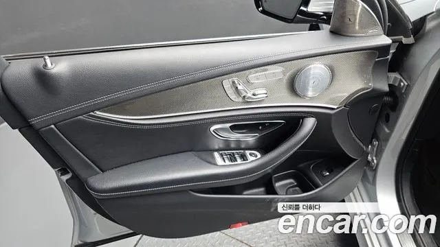 Mercedes-Benz E-Class 2018 thumb 9
