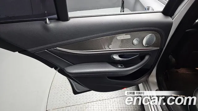 Mercedes-Benz E-Class 2018 thumb 7