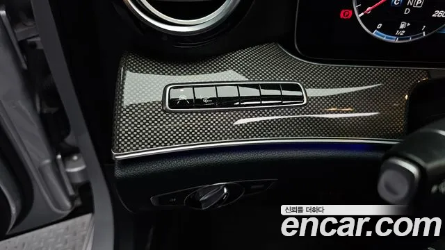 Mercedes-Benz E-Class 2018 thumb 2