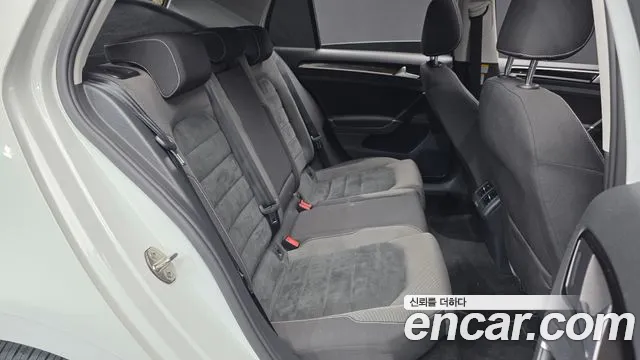 Volkswagen Golf Sportsvan 2016 thumb 6