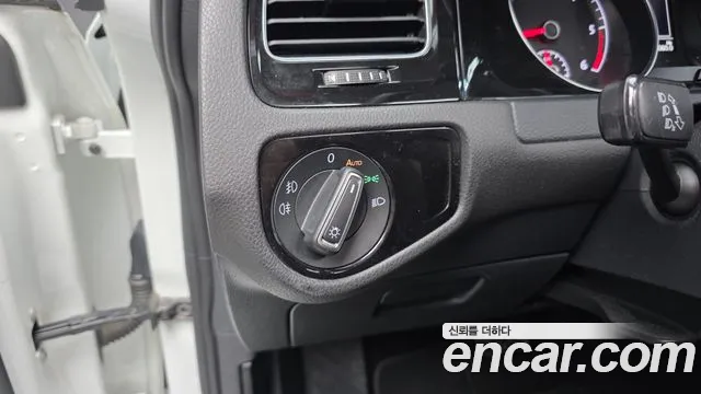 Volkswagen Golf Sportsvan 2016 thumb 5