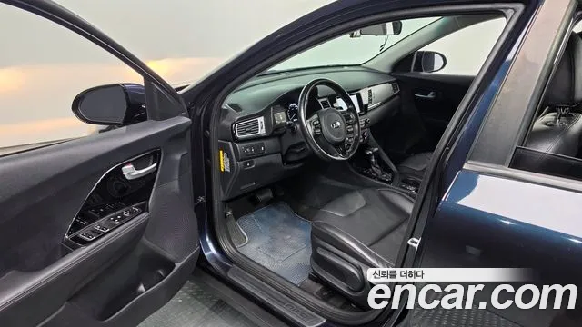 Kia Niro 2016 thumb 8