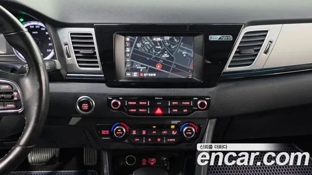 Kia Niro 2016 thumb 11