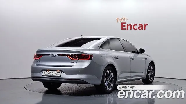 Renault Megane 2018 thumb 9