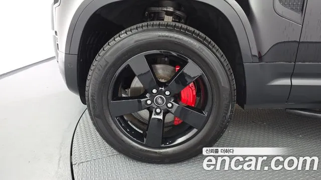 Land Rover Defender 2023 thumb 9