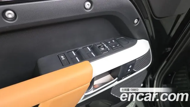 Land Rover Defender 2023 thumb 3