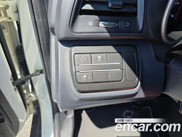 KG_Mobility_Ssangyong TIBOLI 2017 thumb 3