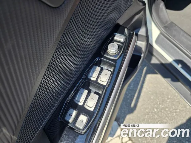 KG_Mobility_Ssangyong TIBOLI 2017 thumb 6