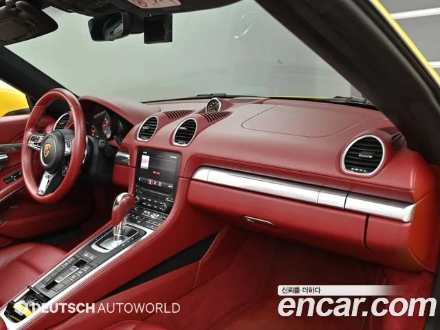 Porsche Cayman 2021 thumb 3