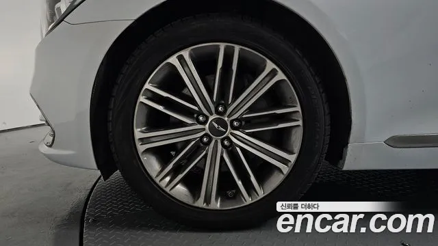 Genesis G80 2016 thumb 5