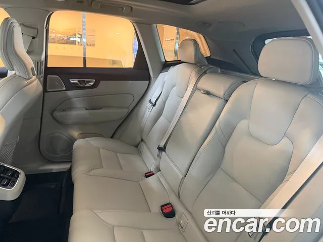 Volvo XC60 2026 thumb 3