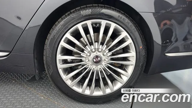 Kia K9 2018 thumb 10