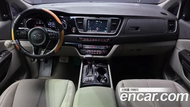 Kia Carnival 2018 thumb 2