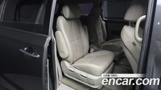 Kia Carnival 2018 thumb 8