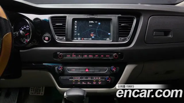 Kia Carnival 2018 thumb 10